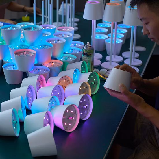 Abajur de mesa sem fio de alumínio com controle de toque LED luz decorativa com mudança de cor RGB